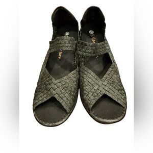 bernie mev. Women’s Black Woven Wedge Casual Sandals Sz 8